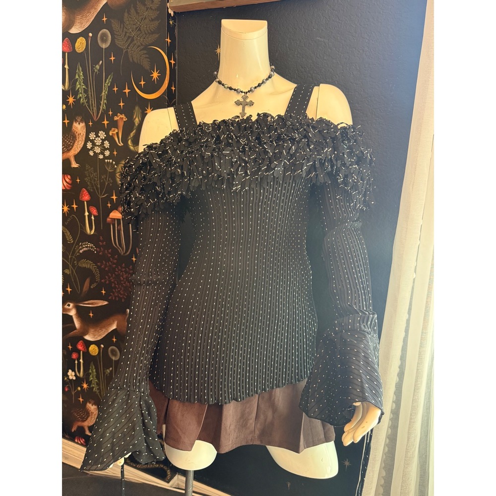 Kaelyn Max II Black Pinstripe Cold Shoulder Ruffle Bell Sleeve Top 1X - Picture 4 of 8